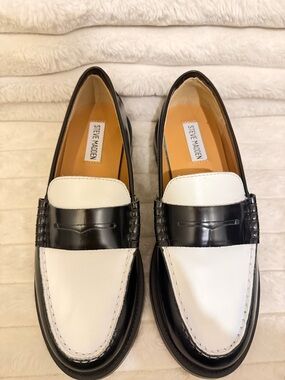 Steve Madden Two-Tone Black and White Penny Loafers